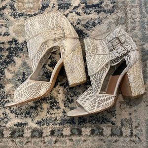 Size 39 Laurence Dacade white lace heeled sandals